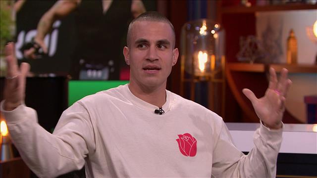 Tom Villa chroniqueur à la radio ou à la télévision